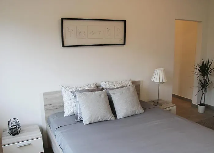 New & Modern With Beautiful View! דירה