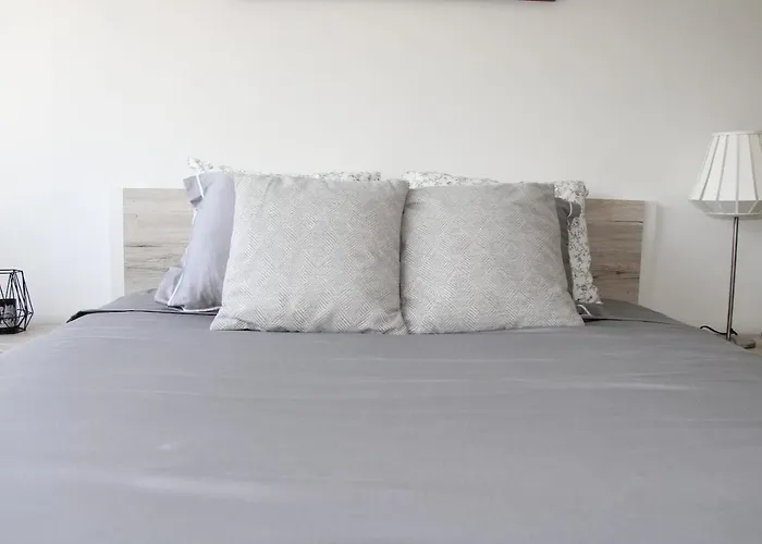 New & Modern With Beautiful View! Apartment