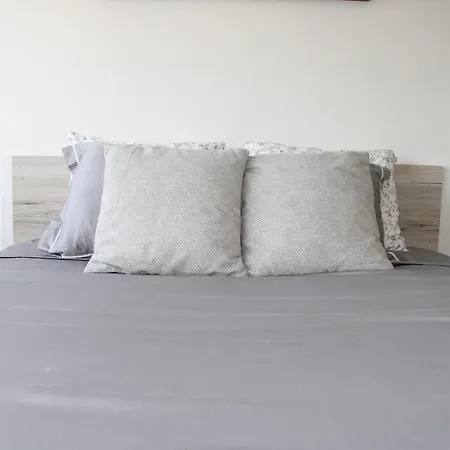 New & Modern With Beautiful View! Appartement